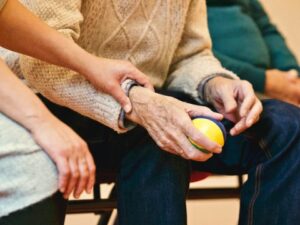 Animación social de personas dependientes en instituciones sociales