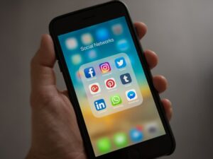 Redes y medios sociales
